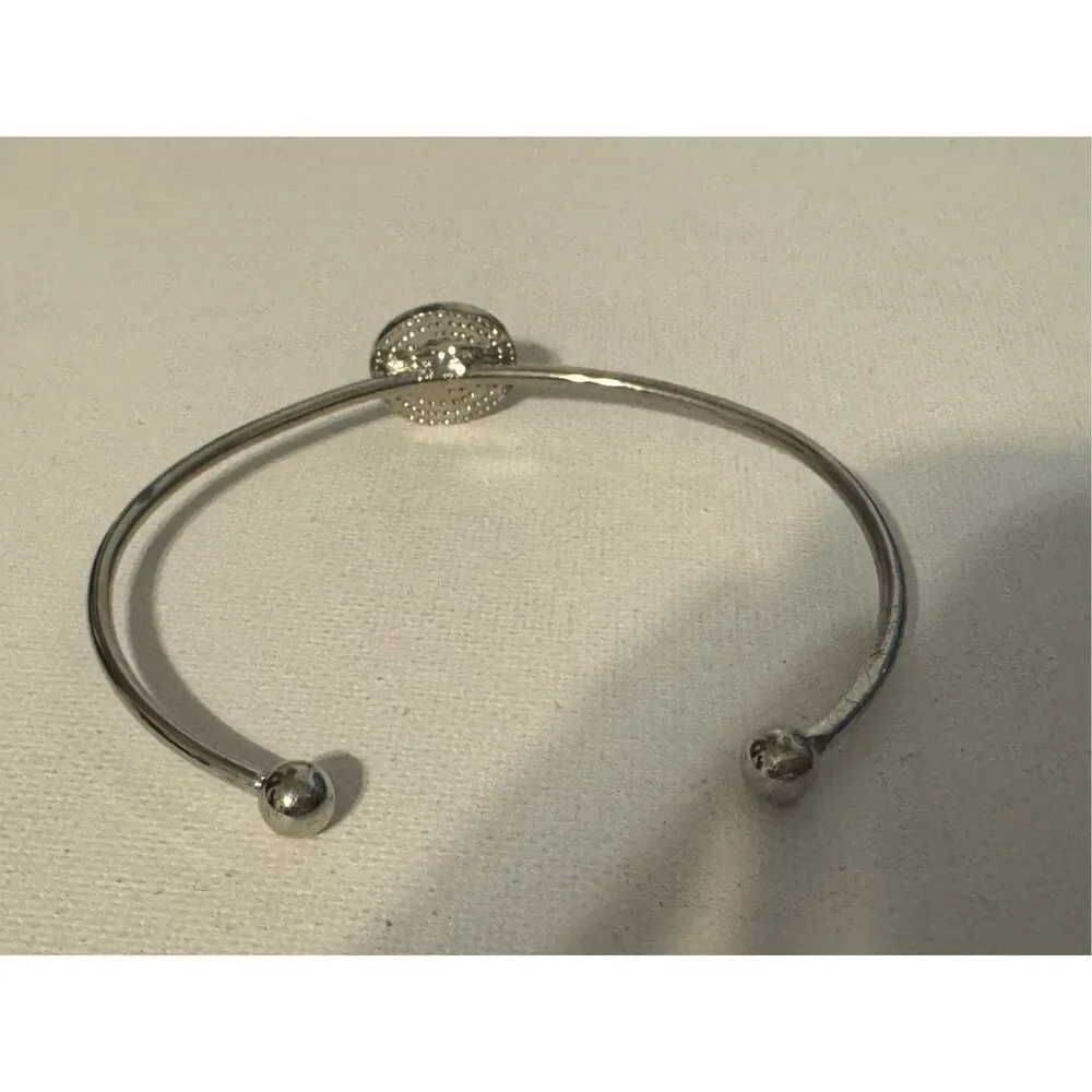 90's Vintage Womens Floral Silver Tone Bangle Bracelet Dainty Minimalist Western